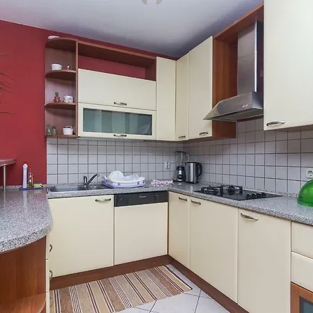 And Hoselito U Centru Makarske ماكارسكا