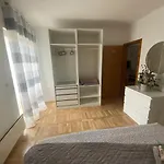 And Hoselito U Centru Makarske Konukevi