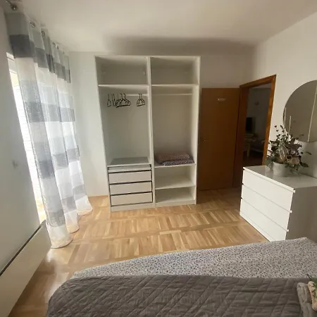And Hoselito U Centru Makarske Pensjonat