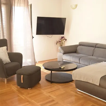 Πανσιόν And Hoselito U Centru Makarske 3*