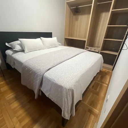And Hoselito U Centru Makarske Pensjonat