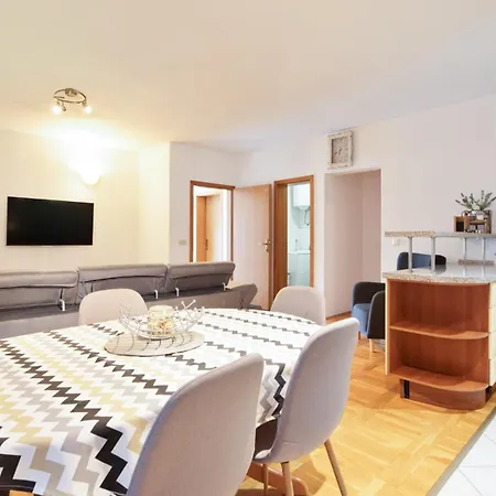 Hoselito U Centru Makarske Гостьовий будинок 3*