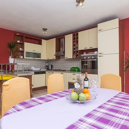And Hoselito 3* Makarska
