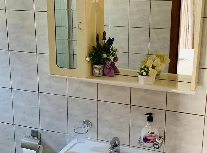 And Hoselito U Centru Makarske Πανσιόν