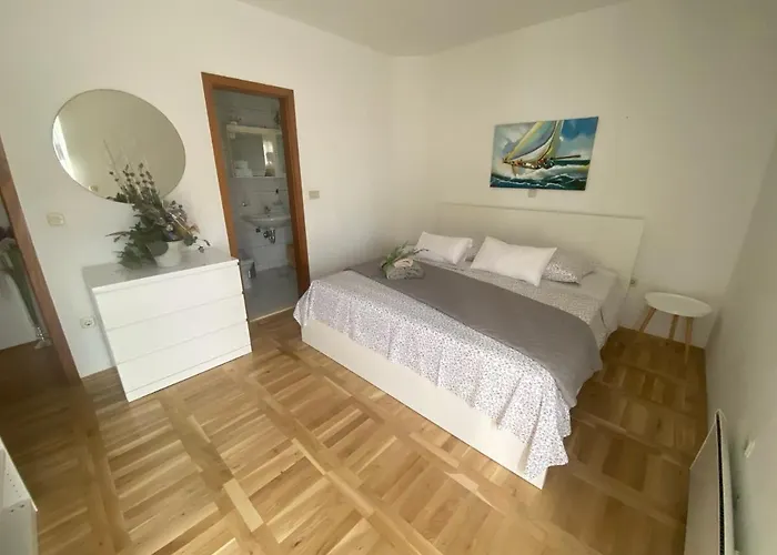 Πανσιόν And Hoselito U Centru Makarske 3*