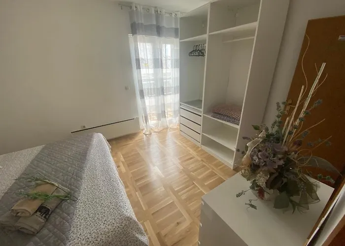 Πανσιόν And Hoselito U Centru Makarske Μακάρσκα