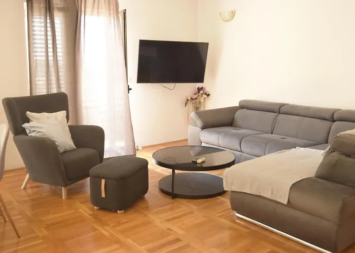 Πανσιόν And Hoselito U Centru Makarske 3*